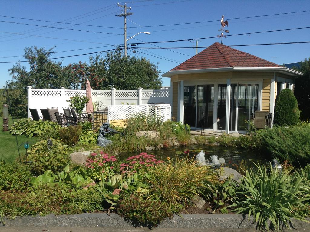 Douces Évasions Bed and Breakfast Saint-Anselme Esterno foto